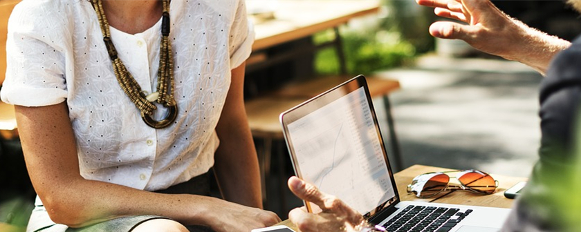 劳务派遣工的五险一金由谁交